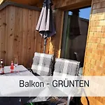 Bauernhof Finkel - Mit Balkon - Bergsicht - Traktor Mitfahren - Tiere Streicheln - Entspannter Familienurlaub - Zentrale Lage Nahe Oberstdorf Apartment *