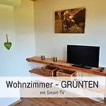 Bauernhof Finkel - Mit Balkon - Bergsicht - Traktor Mitfahren - Tiere Streicheln - Entspannter Familienurlaub - Zentrale Lage Nahe Oberstdorf Ofterschwang